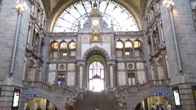 Antwerp's Train Station смотреть онлайн