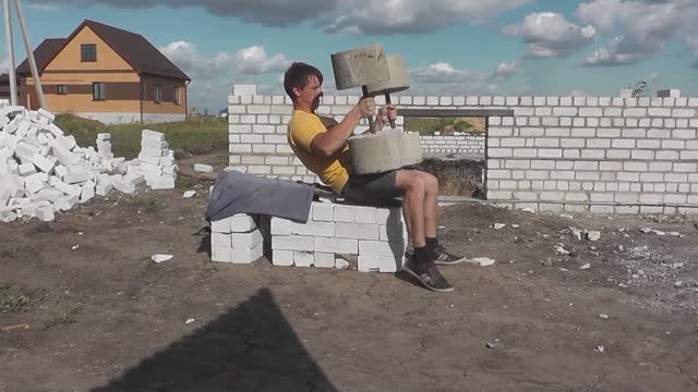 Самодельные гантели и штанги из бетона. Домашняя качалка бетонные гантели и тренажёры из цемента. смотреть онлайн