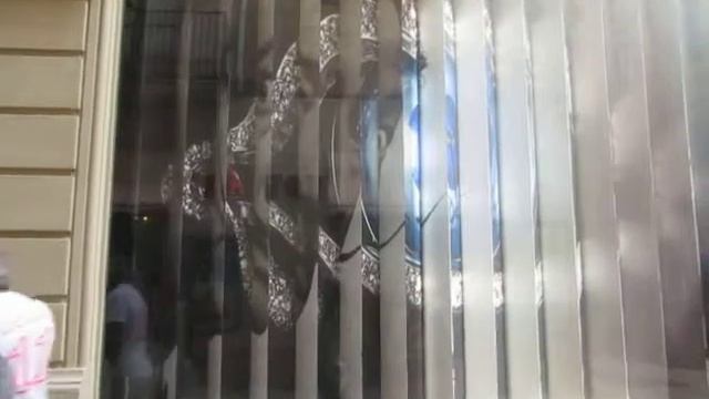 video clip - poster advertising dali jewelry - as you walk by it changes - sidneysealine смотреть онлайн