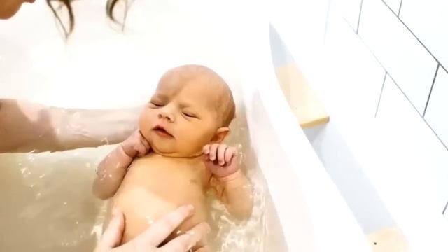 Мать мыла сына и когда увидела ЭТО, то сразу вызвала полицию! смотреть онлайн