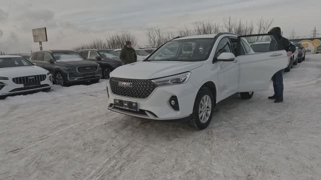 НАСТОЯЩИЙ ДВОРЕЦ НА КОЛЕСАХ ВСЕГО ЗА 2 МИЛЛИОНА! Выгодно забрали новый HAVAL M6 2025 на роботе смотреть онлайн