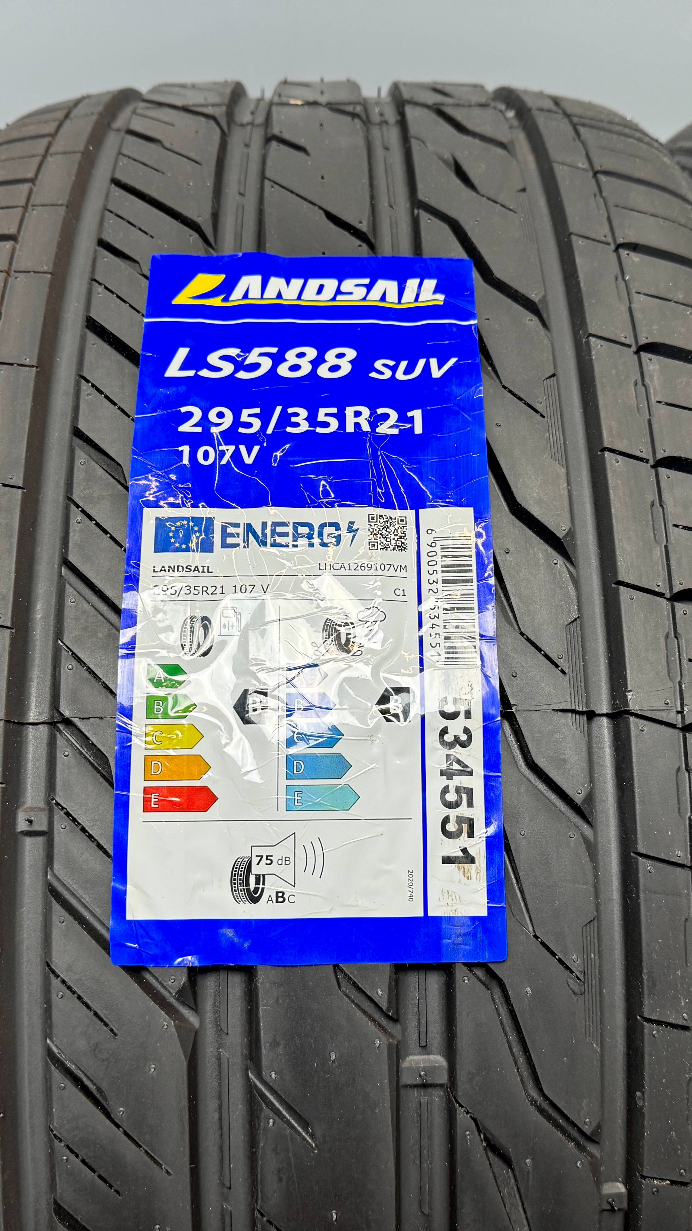 LS588 SUV