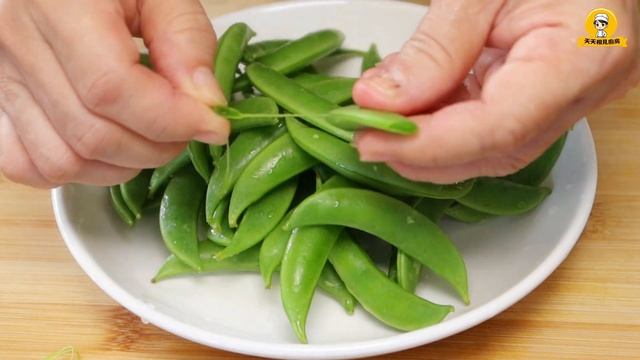 荷蘭豆最好吃的做法，清爽美味，下飯首選！ 【天天相見廚房】#荷蘭豆 #炒菜 #美食分享 #家常料理 #下飯菜 #簡易食譜 #料理教學 #下廚日常 #美味佳餚 #家庭烹飪 смотреть онлайн