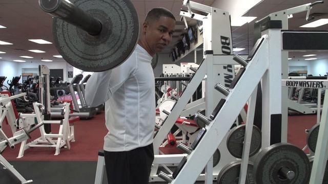 How to Keep Your Heels on the Ground During a Squat : Weightlifting for Men смотреть онлайн