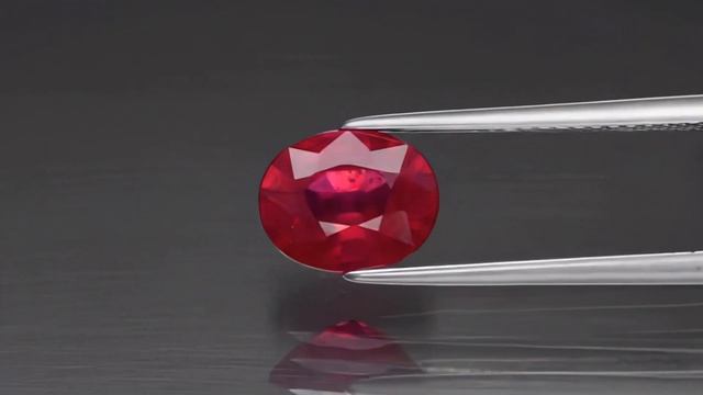 Натуральный Рубин овал 8.9x7.1мм 2.29ct смотреть онлайн