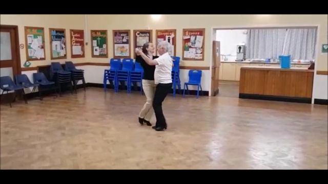 King Charles Waltz Sequence Dance (with adornments) to Music смотреть онлайн