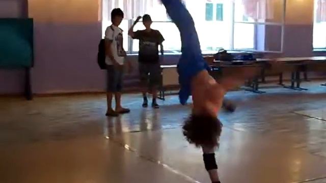 How to Break Dance | Bboy DIAMOND - One hand Air Twist on Training смотреть онлайн