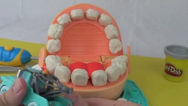 Play-Doh Dentist Doctor Drill 'N Fill DisneyCarToys Doctor Cars 2 Mater Play Doh Teeth and Drill