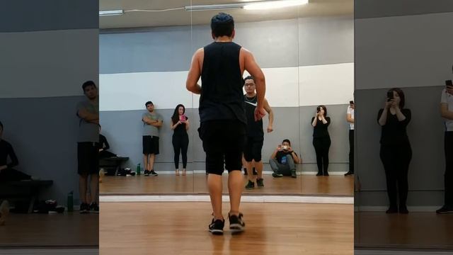 Cali Salsa Footwork Breakdown смотреть онлайн