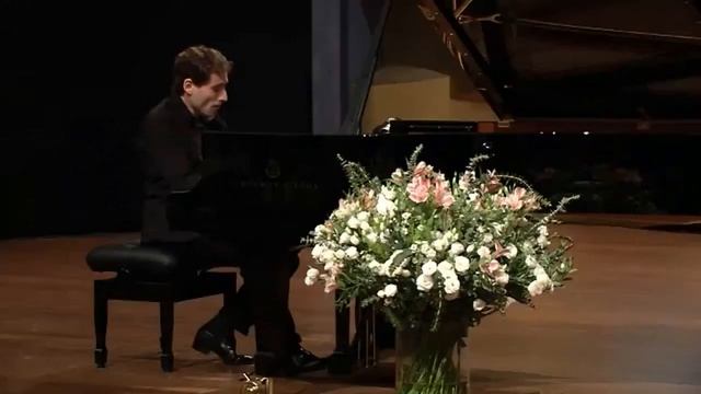 Шуман Р. "Карнавал" op.9, №18 Прогулка смотреть онлайн