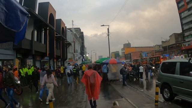 Downtown Bogota Colombia Sreets Tour 🇨🇴 смотреть онлайн