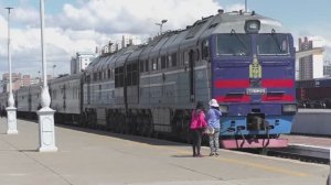 Китайский поезд из Пекина прибывает с туристами в Улан-Батор |Железная дорога в Монголии