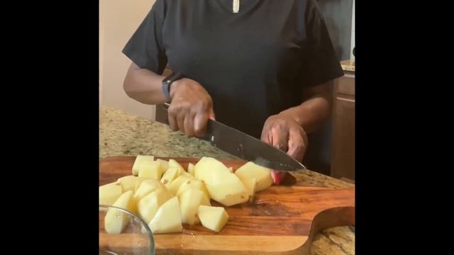 Grilled Pork Chops with Applesauce and Fried Okra смотреть онлайн