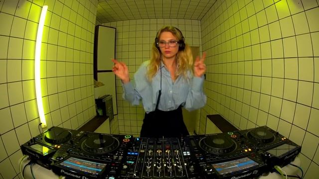 Reflect - Isa Tchesnokova | HÖR - April 4 / 2024