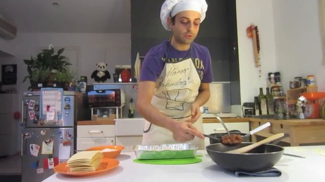 Lasaña boloñesa con salsa de tomate, carne y bechamel - Receta de Italia смотреть онлайн