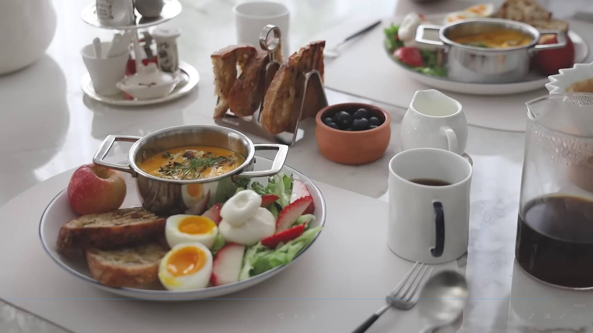 KithenStory Легкий и вкусный завтрак🥗 Рецепт морковного супа с весенней лапшой🌼 🥕 смотреть онлайн