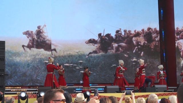 МКХ - Полно вам, Казаченьки, горевать / Фестиваль Русское Поле / Moscow / 27-08-2022 смотреть онлайн