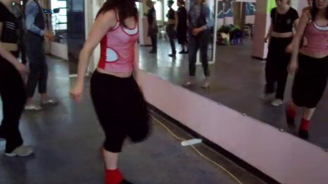 ЮЛЯ ПРЕПОДАЁТ ЖЕНСКУЮ ПЛАСТИКУ--КОМБИНАЦИЯ смотреть онлайн