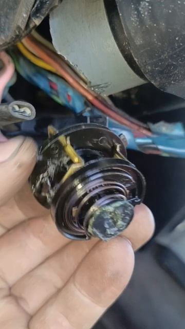 Любителям монеток и плохих предохранителей просвещаться. Сказал что машина просто заглохла. смотреть онлайн