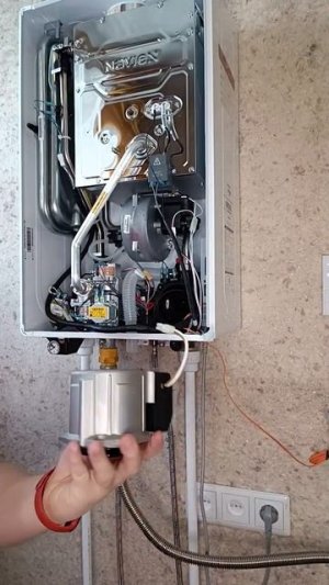 💫БЫСТРО Насос навьен Снять насос навьен Насос котла навьен #shorts #котел #navien