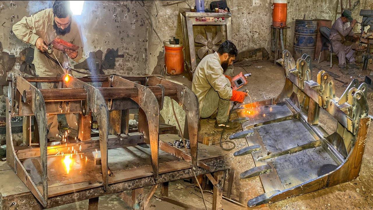 Удивительный процесс производства захватчика травяных кормов, манипулятора-робота, трактора смотреть онлайн