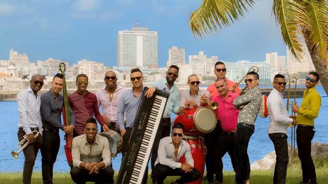 RECOGE Y VETE - MAYKEL BLANCO Y SU SALSA MAYOR (LIVE) смотреть онлайн