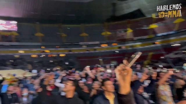 Julio Cesar Chavez sale con "El Rey" por Vicente Fernandez en su última pelea смотреть онлайн