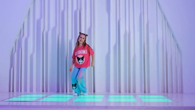 Lera Vee -Салют (Премьера клипа 2023) / Лера Ви / Лера Вербова смотреть онлайн
