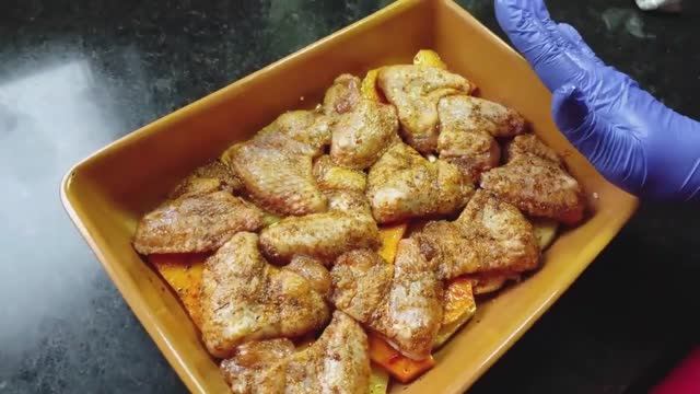 Куриные крылышки в духовке — хрустящая корочка! 🍗🔥 смотреть онлайн