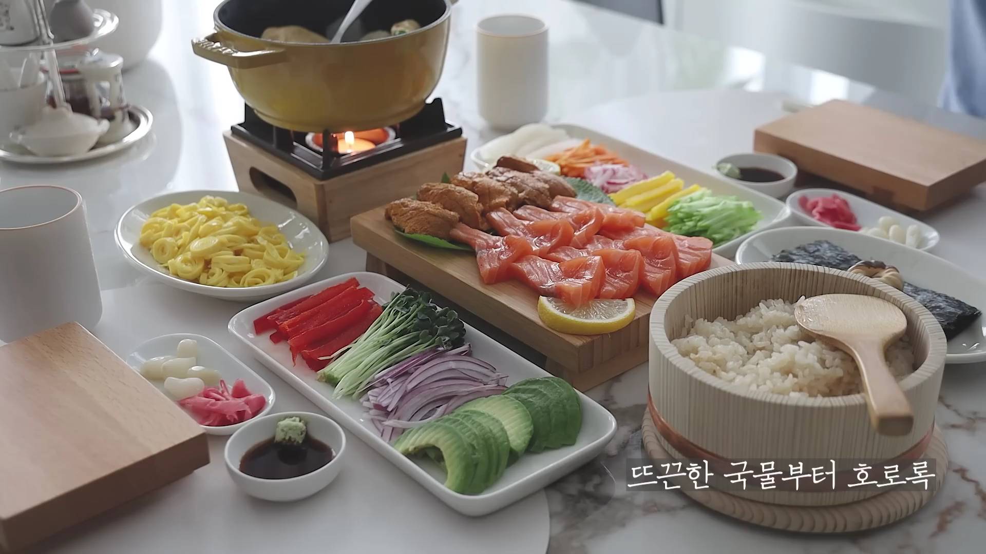 KithenStory Обед для двоих 🥕 Витаминный заряд 🍣 Кимбап с лососем и морским ежом смотреть онлайн