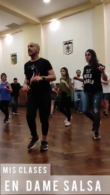 Aprenderemos un nuevo paso de Salsa. Clases en Dame Salsa. #bailar #footwork #salsa #clases смотреть онлайн