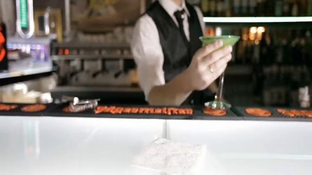Приглашение от бар тендера смотреть онлайн