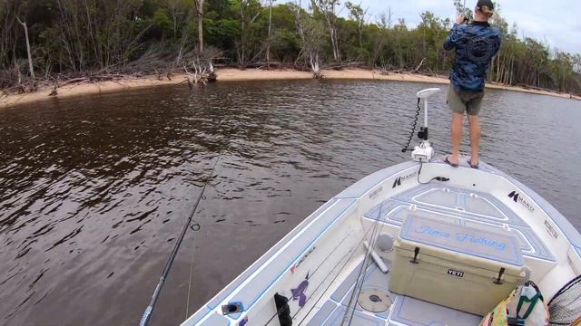 CHASING MONSTER BARRAMUNDI // Epic Runoff Fishing Adventure! смотреть онлайн