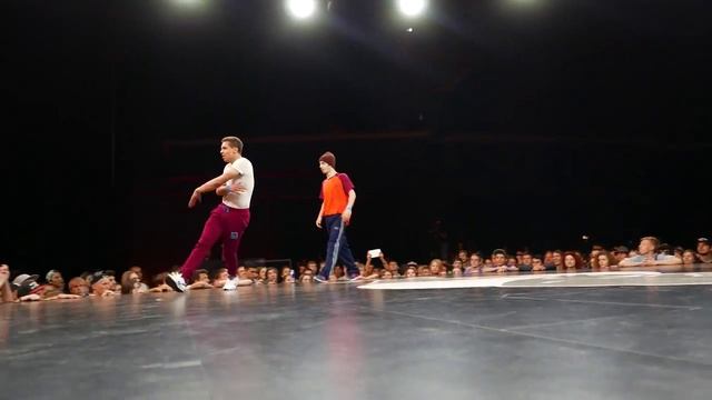 Red Bull BC One Russian Cypher 2015, Moscow - Semifinals 1 - Break Dance смотреть онлайн