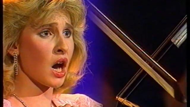 Eva Lind "Ah! non credea" La Sonnambula (Bellini) смотреть онлайн