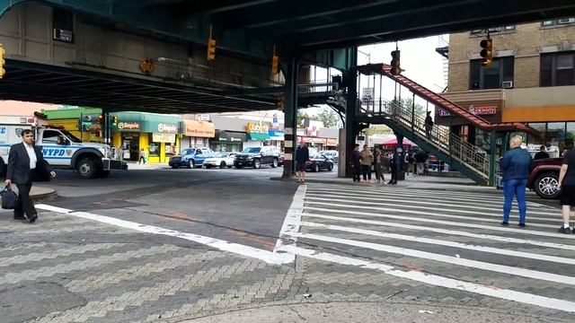 NYPD ESS Bravo 10 Responding On Westchester Ave In The Castle Hill Section Of The Bronx, New York смотреть онлайн