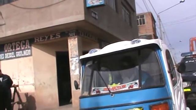 2.- DOS CONDUCTORES ARMAN ESCANDO EN PLENA VÍA PÚBLICA POR COLISIÓN DE SUS VEHÍCULOS смотреть онлайн