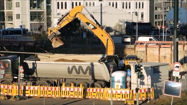 Bagger LKW und Baustelle in Düsseldorf von und mit Laarakkers смотреть онлайн