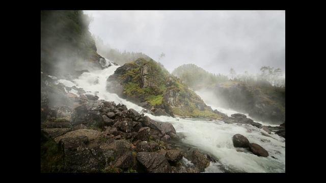 Soothing mountain river. Relaxing sounds of nature. 4K. White noise for sleep and meditation. смотреть онлайн