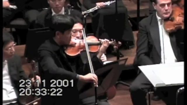 Alban Berg Violin Concerto. Singapore Symphony Orchestra. Chan Yoong Han, violin. смотреть онлайн