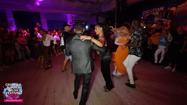 Salsa social dancing | Croatian Summer Salsa Festival 2023 смотреть онлайн