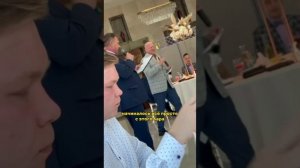 СУПЕР ВЫСТУПЛЕНИЕ ОТЦОВ НА СВАДЬБЕ 😍 папы зажгли лучший сюрприз для жениха и невесты песня