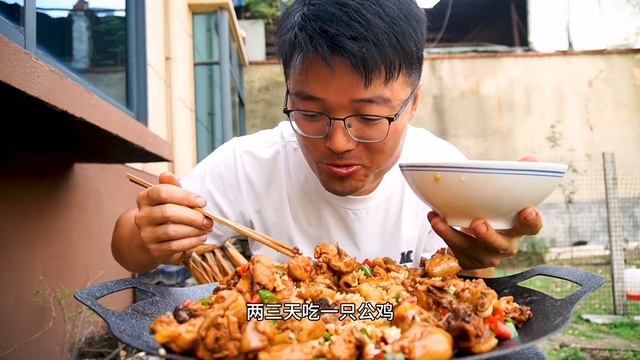 家中小鸡太吵！大sao怒做一道红烧仔鸡，肉质紧实饱满，嫩鸡就是吃着香！【徐大sao】 смотреть онлайн