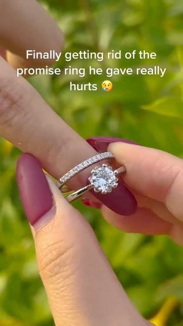 Finally getting ridof the promise ringhe gave really hurts😢#shorts #moissanite #lovernius #broken смотреть онлайн