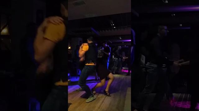 Razvan Salsa Amazing Iasi and Eve social salsa смотреть онлайн