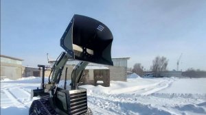 Минипогрузчик в работе.