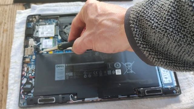 Dell Latitude 7290: remove and replace the SSD (after removing SIM tray, case and main battery) смотреть онлайн