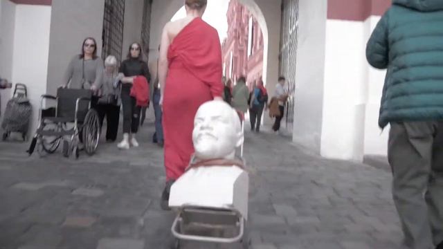 Walk with Ilyich/Прогулка с Ильичом смотреть онлайн