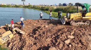 Строительство, при засыпкке утопили трактор