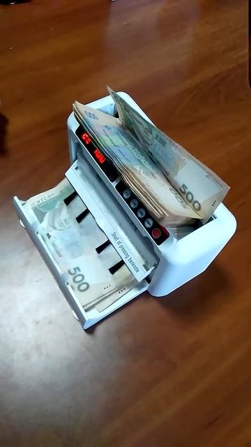 Счетчик банкнот Счетные машинки мини Bill для денег с детектором валют и аккумулятором смотреть онлайн